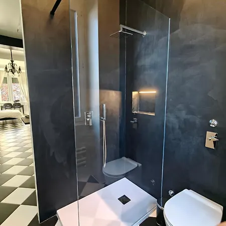 Black And White In Downtown With Ac, Wifi And Subway M1 M2 Airoport Connected, Station Apartment Milan