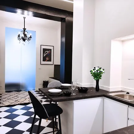 Black And White In Downtown With Ac, Wifi And Subway M1 M2 Airoport Connected, Station *