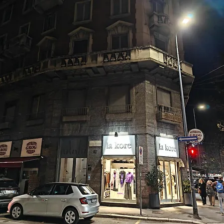 Black And White In Downtown With Ac, Wifi And Subway M1 M2 Airoport Connected, Station