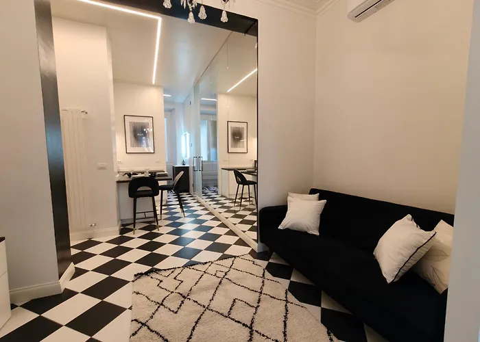 Black And White In Downtown With Ac, Wifi And Subway M1 M2 Airoport Connected, Station Милан