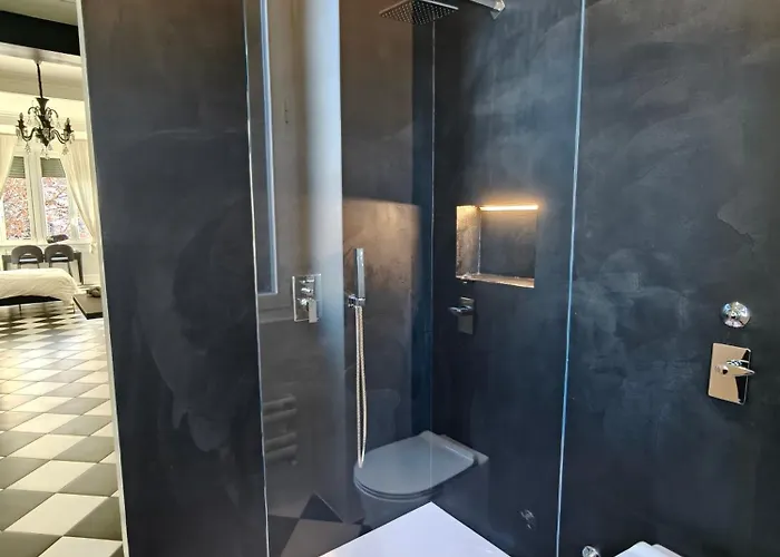 Black And White In Downtown With Ac, Wifi And Subway M1 M2 Airoport Connected, Station Апартаменты Милан