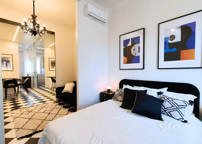 Black And White In Downtown With Ac, Wifi And Subway M1 M2 Airoport Connected, Station Милан