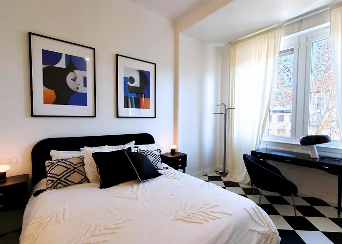 Black And White In Downtown With Ac, Wifi And Subway M1 M2 Airoport Connected, Station