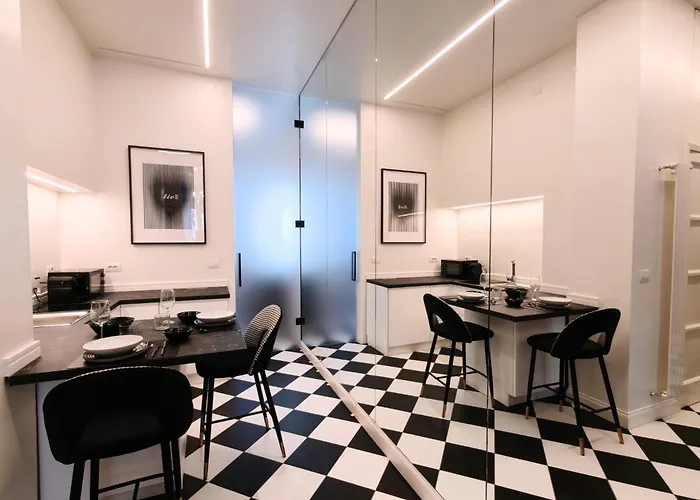 Black And White In Downtown With Ac, Wifi And Subway M1 M2 Airoport Connected, Station Апартаменты *