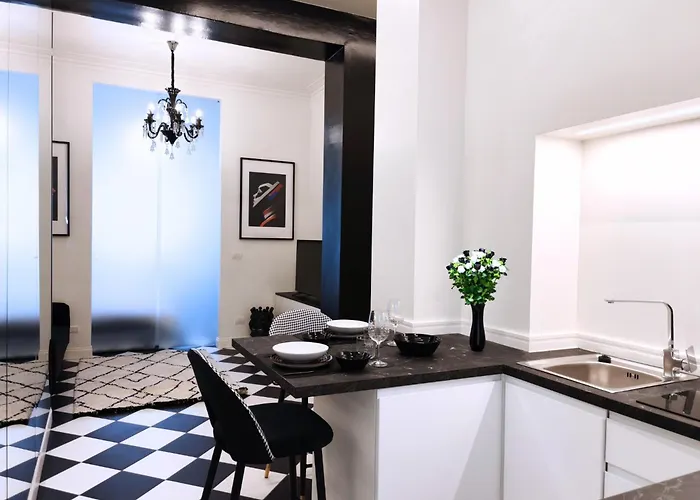 Black And White In Downtown With Ac, Wifi And Subway M1 M2 Airoport Connected, Station *