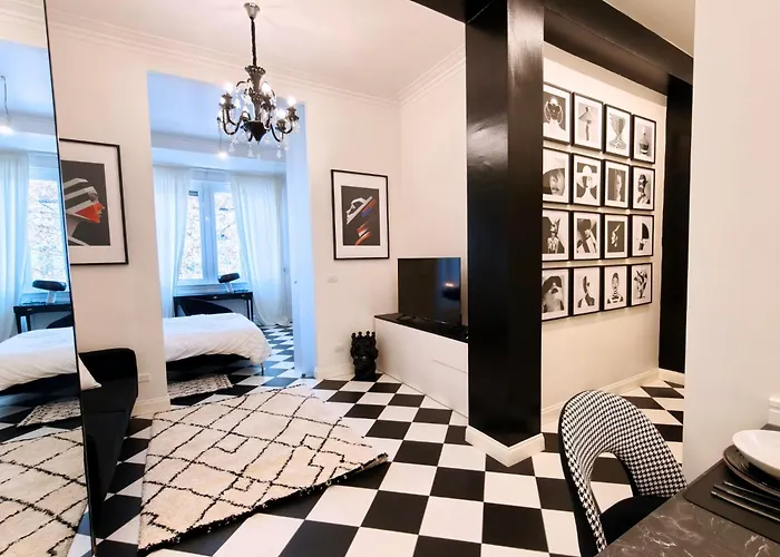 Black And White In Downtown With Ac, Wifi And Subway M1 M2 Airoport Connected, Station *